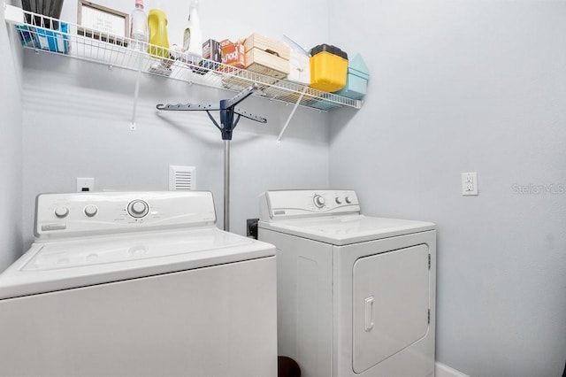 593 Lake Wildmere Cv, Longwood, FL 32750 - laundry area featuring washer and clothes dryer
