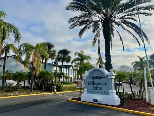 view of community / neighborhood sign