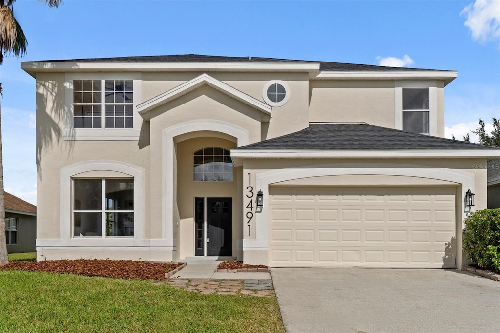 view of front of house featuring a front lawn