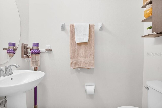 bathroom featuring a sink and toilet