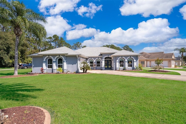 view of front facade with a front lawn