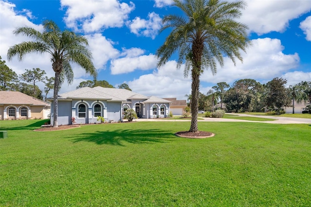 view of front of home featuring a front lawn