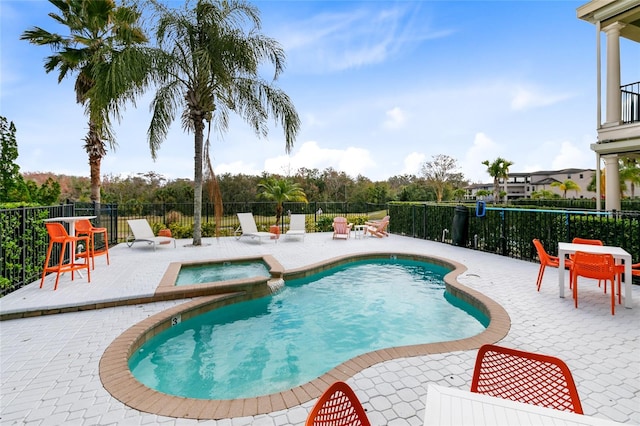 view of pool with an in ground hot tub and a patio area