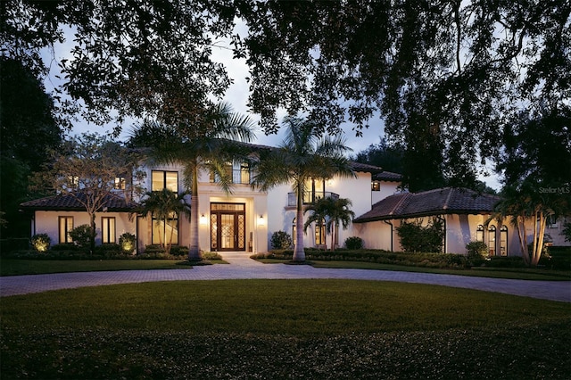 view of front of home with a front yard