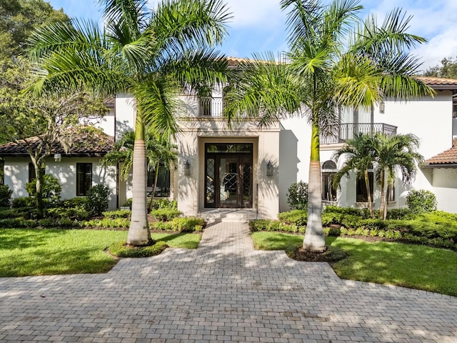 entrance to property featuring a yard