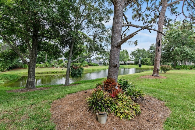 view of yard featuring a water view