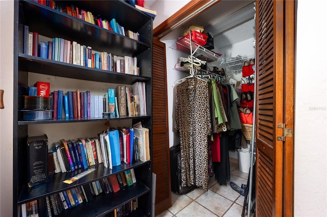 walk in closet featuring light tile patterned floors