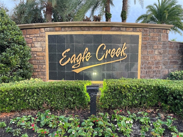 view of community / neighborhood sign