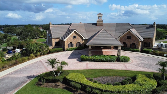 view of front of home with a front lawn