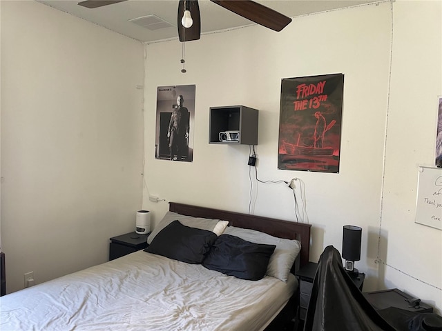 bedroom with ceiling fan