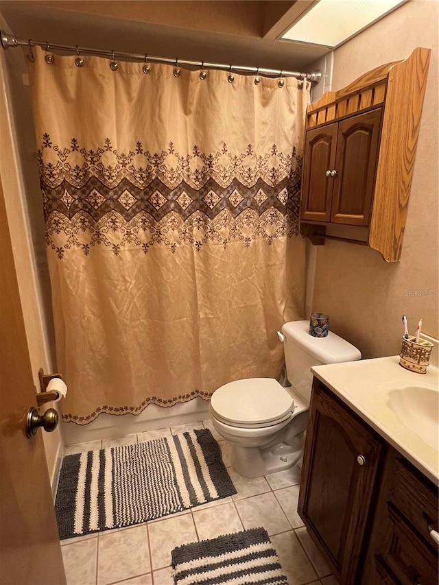 full bathroom featuring vanity, toilet, tile patterned floors, and shower / bath combo