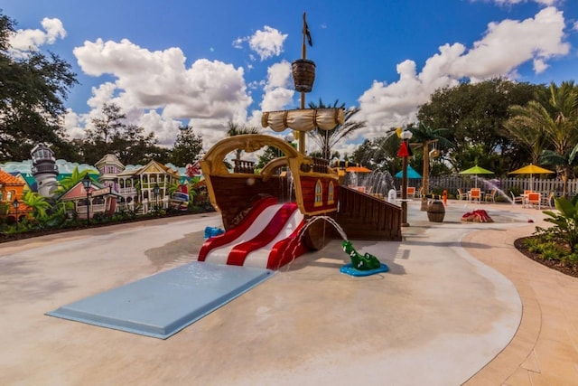 314 Captiva Dr, Davenport, FL 33896 - community playground with fence
