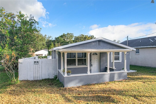 bungalow-style home featuring a front lawn