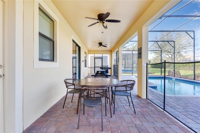 sunroom / solarium featuring a pool and ceiling fan