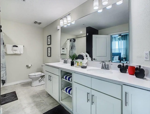 bathroom with toilet, vanity, a shower with shower curtain, and ceiling fan