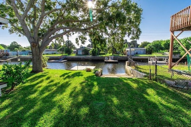 view of yard featuring a water view