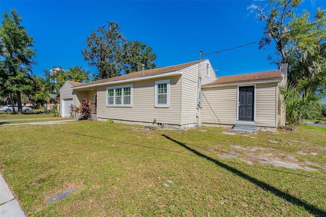 view of front of home featuring a front lawn and a garage