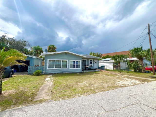 single story home with a front yard