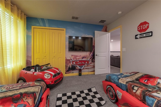 bedroom featuring carpet and a closet