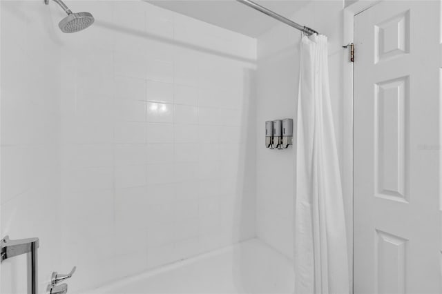 5080 Seminole Ave, Winter Park, FL 32792 - full bathroom featuring a shower with curtain