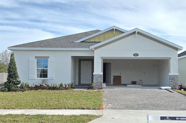 view of front of house featuring a front lawn