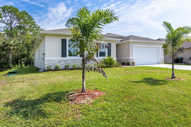 view of front of property featuring a front lawn and a garage