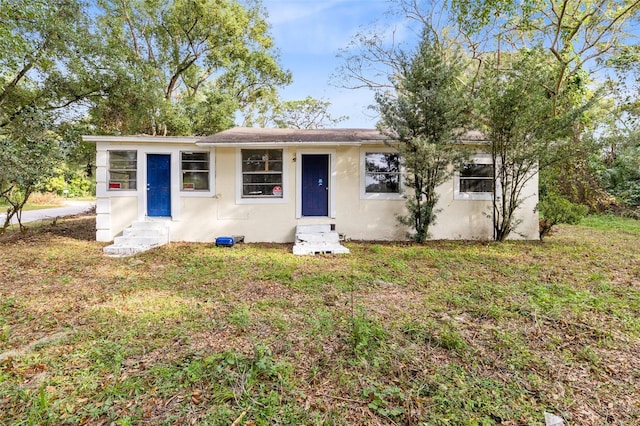 view of front of house with a front lawn