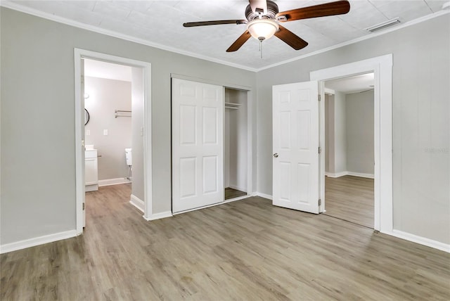 unfurnished bedroom featuring ornamental molding, light hardwood / wood-style flooring, a closet, and ceiling fan