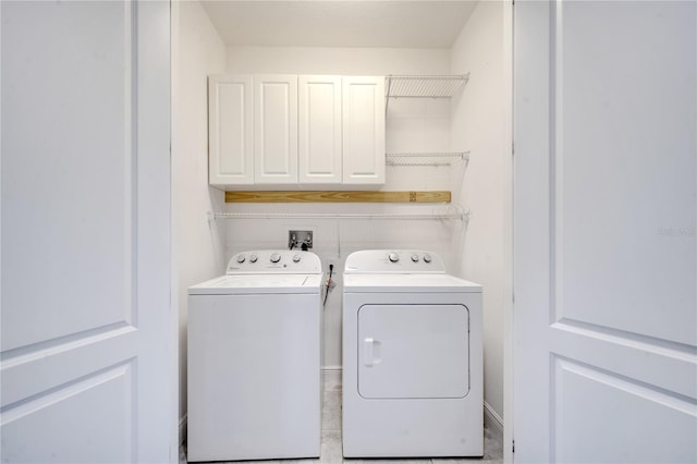 laundry room with cabinets and independent washer and dryer