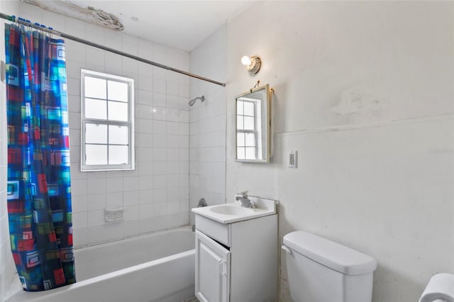 full bathroom featuring a wealth of natural light, vanity, toilet, and shower / bathtub combination with curtain