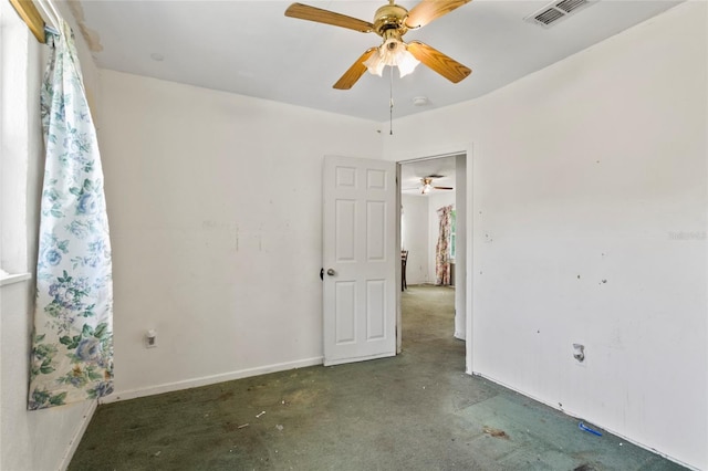 empty room featuring ceiling fan