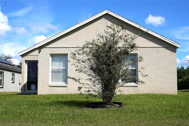 view of side of property featuring a yard