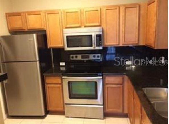 kitchen featuring sink, appliances with stainless steel finishes, and tasteful backsplash