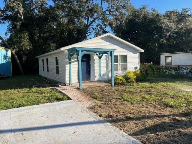 0000 157th St, Umatilla, FL 32784 - view of front facade featuring a front lawn