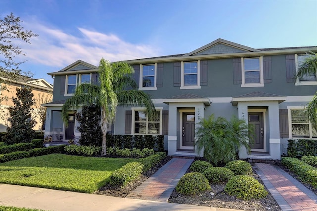 view of front facade featuring a front yard