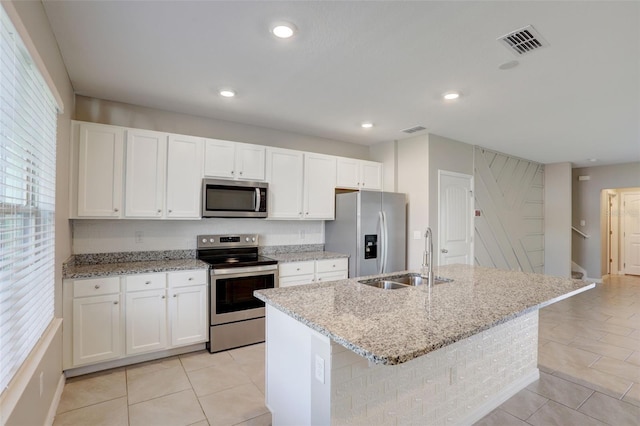 kitchen featuring white cabinetry, a kitchen island with sink, stainless steel appliances, and sink