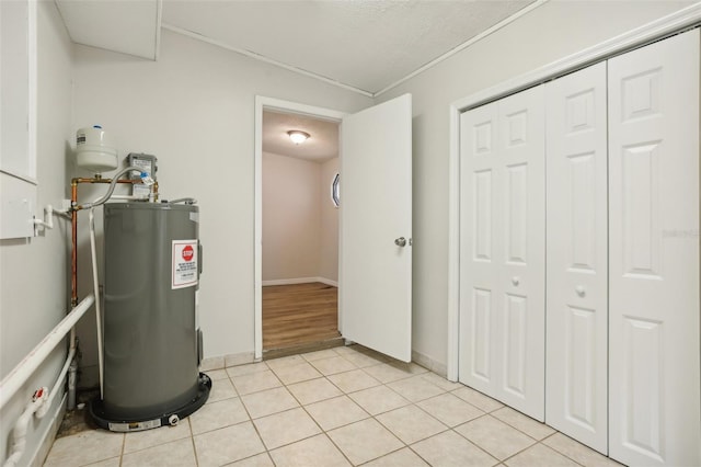 4221 Mizell St, Orlando, FL 32812 - utility room with water heater