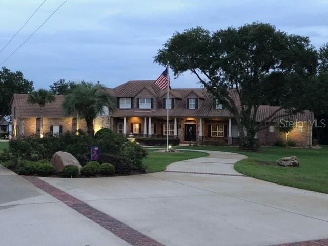 view of front of property with a front lawn