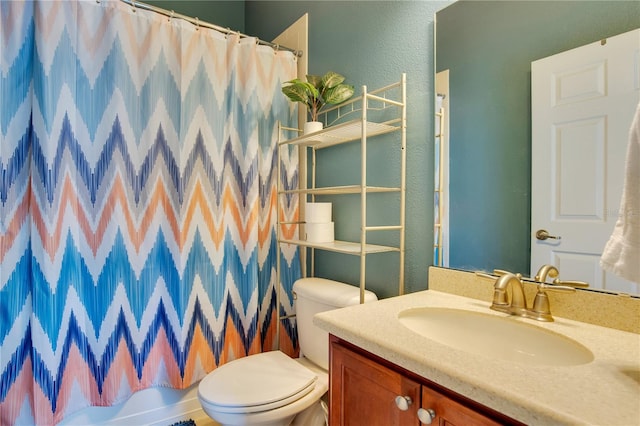 2053 Nobscot Pl, Apopka, FL 32703 - bathroom featuring vanity, toilet, and a shower with curtain