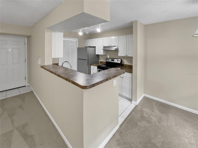 kitchen with kitchen peninsula, stainless steel appliances, light colored carpet, white cabinets, and a textured ceiling