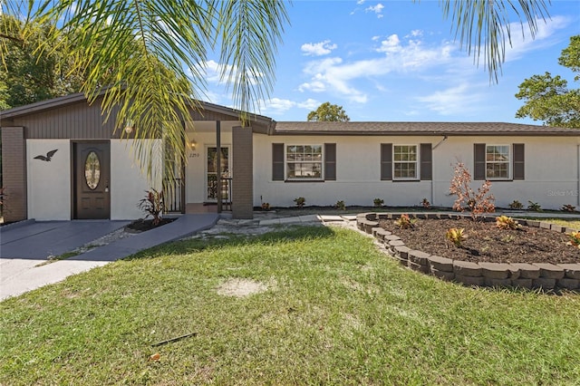 ranch-style house featuring a front lawn