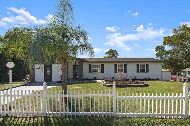 view of front of home with a front lawn