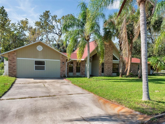 single story home featuring a front lawn