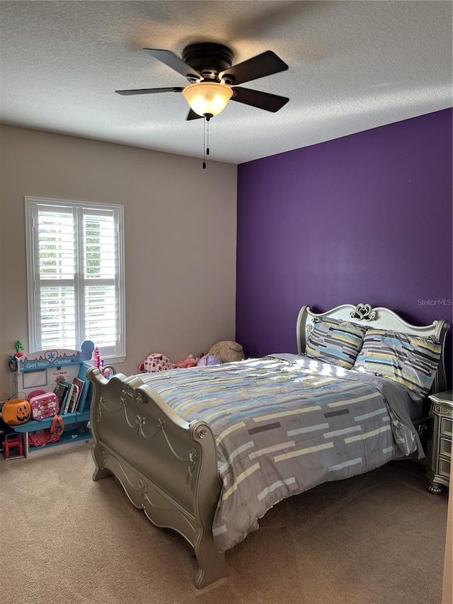 bedroom featuring a textured ceiling, carpet flooring, and ceiling fan