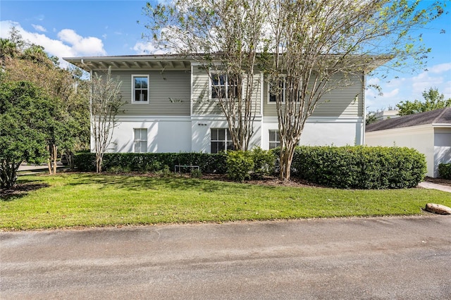 view of front of home featuring a front lawn