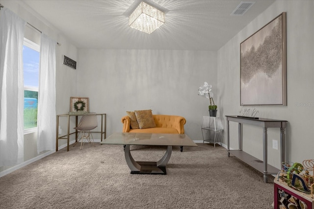 sitting room with a notable chandelier and carpet