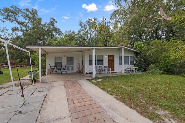 view of front facade with a porch and a front yard