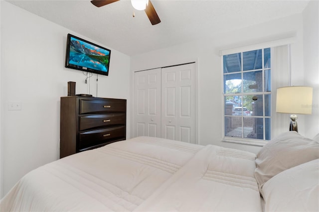 bedroom with a textured ceiling, a closet, and ceiling fan