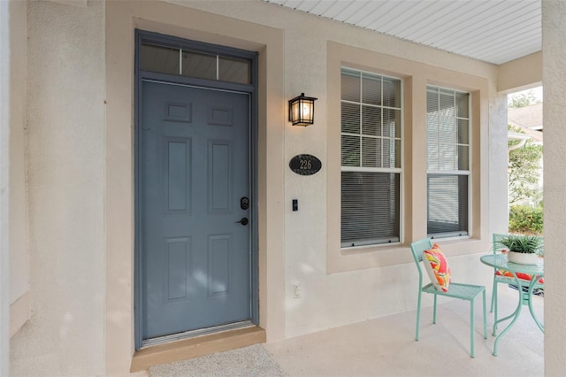 entrance to property featuring covered porch