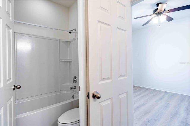 bathroom featuring hardwood / wood-style flooring, ceiling fan, toilet, and shower / tub combination